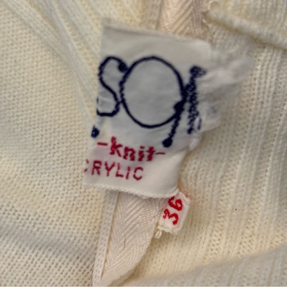 Vintage women’s cream mock neck acrylic long sleeved sweater in 36 or Small - Picture 9 of 9